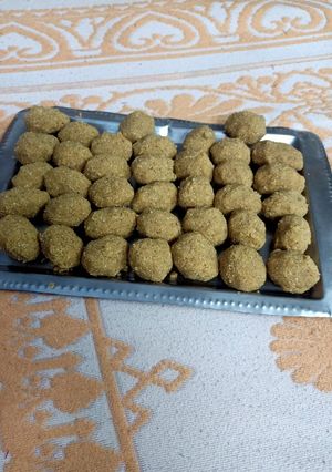 A picture of Ladoo Atte wale.