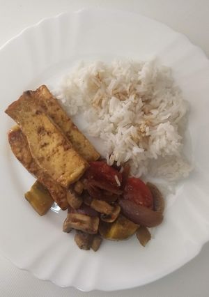Foto de Tofu no forno com legumes