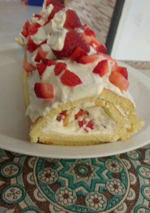 Una foto de Brazo de Gitano de crema chantilly y frutillas 🍓