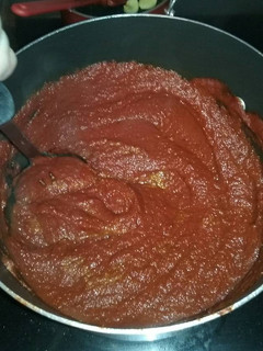 A picture of Homemade pizza sauce.