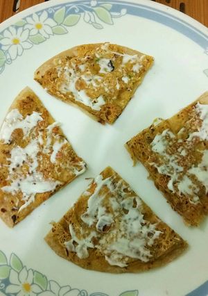 A picture of Besan and wheat Roti.
