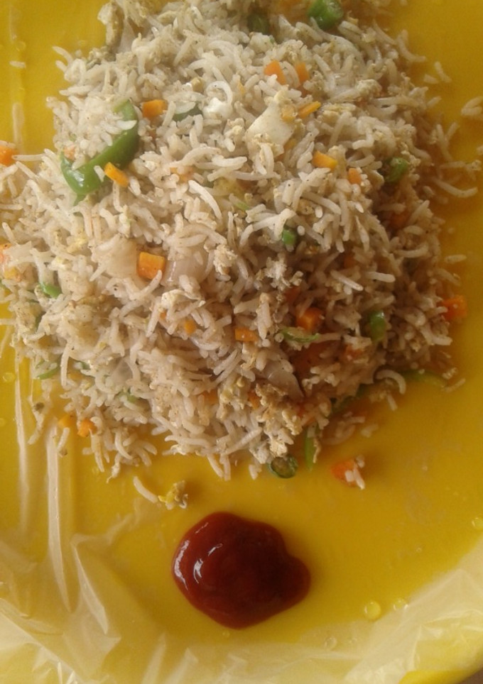 முட்டை பிறைடு ரைஸ் செய்முறை முக்கிய புகைப்படம்