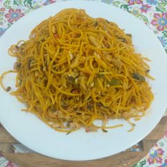 A picture of Schezwan sauce noodles.
