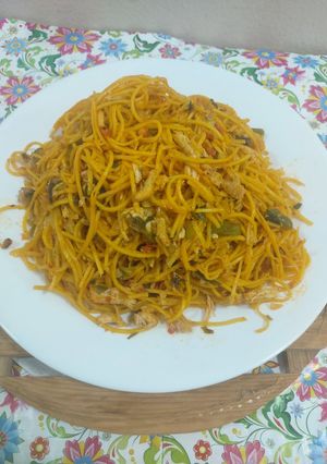 A picture of Schezwan sauce noodles.
