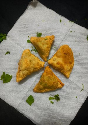 समोसा (SAMOSA RECIPE IN HINDI) रेसिपी मुख्य फोटो