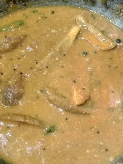 கத்திரிக்காய் கிரேவி. (Kathirikkai gravy recipe in tamil) செய்முறை முக்கிய புகைப்படம்