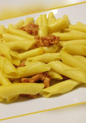 A picture of Garganelli con zafferano e salsiccia.