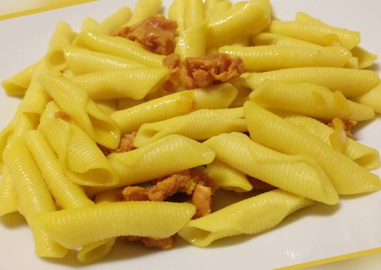 Recipe of Award-winning Garganelli con zafferano e salsiccia