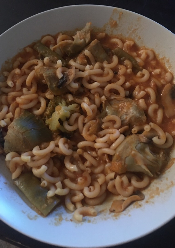 Una foto de Fideuá con verduras