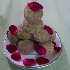 A picture of Coconut laddu.
