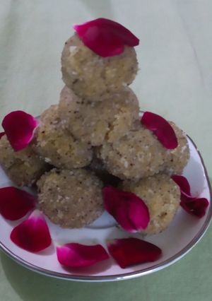 A picture of Coconut laddu.