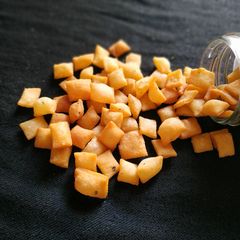 A picture of Pizza flavoured cheeselings.