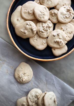 عکسی از دستور شیرینی پفکی گردویی صنما