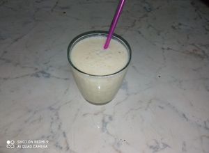 صورة لوصفة عصير التفاح مع الإجاص والزبيب والجبن 😋👌