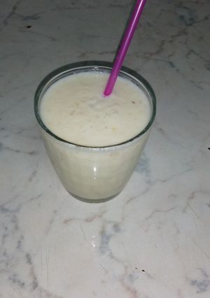 صورة لوصفة عصير التفاح مع الإجاص والزبيب والجبن 😋👌