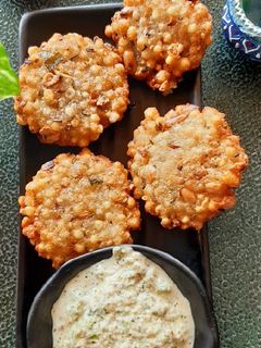 साबुदाणा वडा (Sabudana Vada Recipe In Marathi) रेसिपी चे मुख्य फोटो