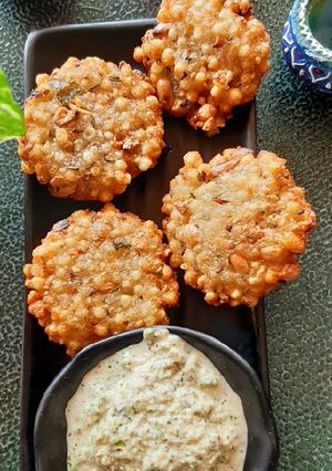 साबुदाणा वडा (Sabudana Vada Recipe In Marathi) रेसिपी चे मुख्य फोटो