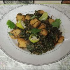 A picture of Aloo palak.
