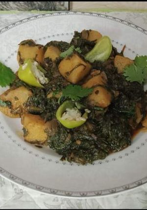 A picture of Aloo palak.