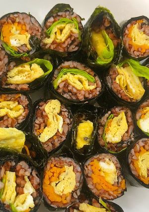 Hình của món VÉT SẠCH TỦ LẠNH VỚI KIMBAP GẠO LỨT 🍱.
