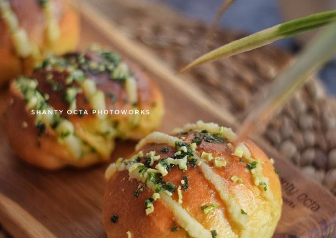Korean Garlic Cheese Bread