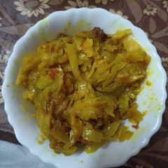 A picture of Patta gobhi aloo.