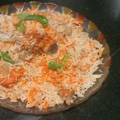 A picture of Delhi style chicken biryani.