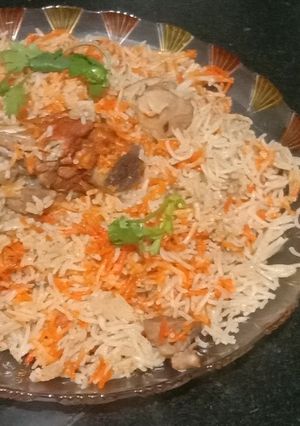 A picture of Delhi style chicken biryani.