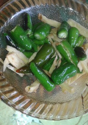 A picture of Ginger and green chilli pickle.