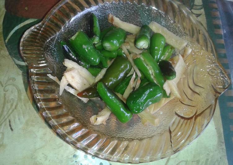 Recipe of Perfect Ginger and green chilli pickle