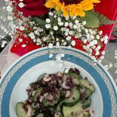 Foto di Riso Venere con zucchine e gamberetti