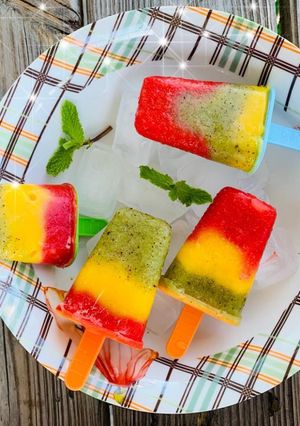 عکسی از دستور پاپسيكل رنگين كمانى!🍓🥭🥝