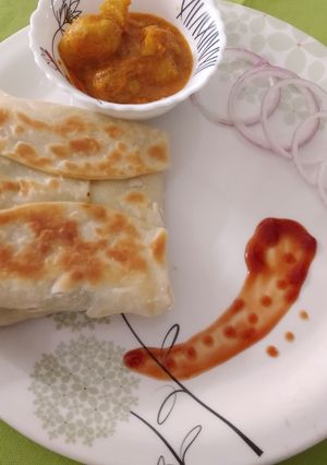 A picture of Moghlai paratha shallow fry.