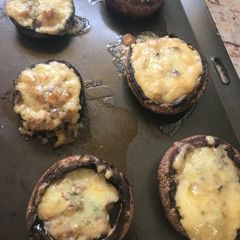 A picture of Cheesy portobello mushrooms.