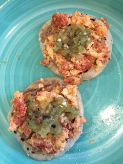 Una foto de Sopes de huevo con chorizo.ॐ🇲🇽