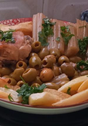 صورة لوصفة طبق الزيتون بالخرشف والدجاج