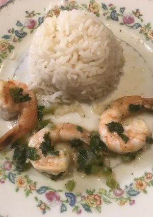 Una foto de Camarones 🍤 con tequila y limón
