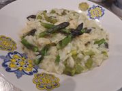 A picture of bunch green onion