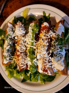Una foto de Tacos dorados de Pollo