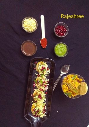 A picture of Mini Dal Pakwan Chaat.