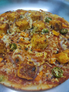 பன்னீர் சிஸ் பீசா (Paneer cheese pizza Recipe in tamil) செய்முறை முக்கிய புகைப்படம்