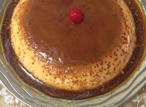 Una foto de Flan con Baileys y caramelo de café😋🍮☕️