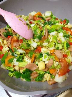 Foto resep 13. Capcay dengan Sosis