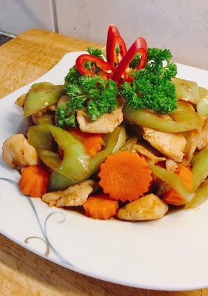 รูปของ ไก่ผัดพริกหยวกใส่น้ำพริกเผา By ครัวแม่ศรีเหลี่ยม
