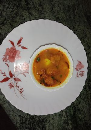 A picture of Pakodi and aalu ki sabji.