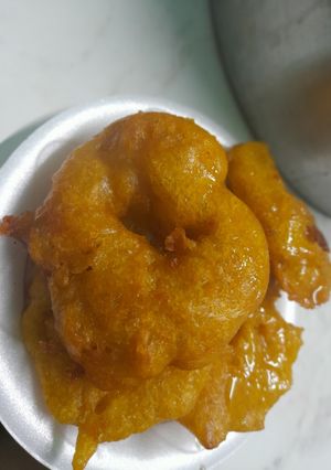 Una foto de Picarones Peruanos y miel de Chancaca