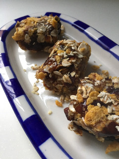 A picture of Dates oats energy bar.