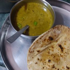 A picture of Dal fry.