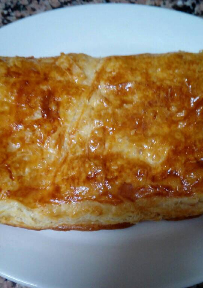 Una foto de Hojaldre de queso, bacon y jamón