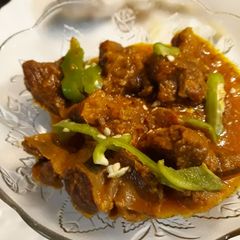 A picture of Garlic mutton handi.
